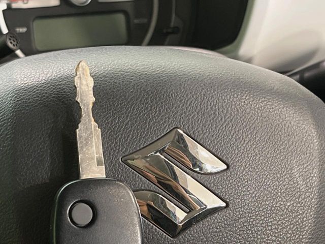 【キーレス】少し離れた場所からでもボタン一つでドアの開錠・施錠ができるのでとっても便利！ドアの鍵穴周りに傷をつけることもありません♪