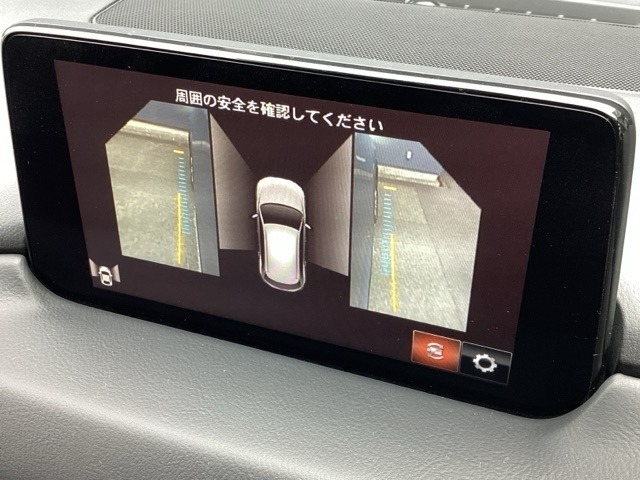 バックカメラも装備しております。車庫入れの苦手なお客様も安心！重宝してくれます！