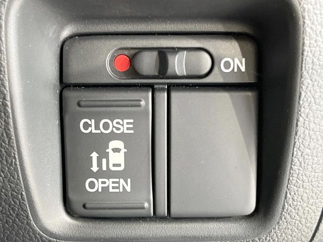 【パワースライドドア】スマートキーや運転席のスイッチでスライドドアの開閉が可能♪電動だから力を入れてドアを開ける必要が無く、小さいお子様でも、重い荷物を持っている時もラクに開け閉めできます♪