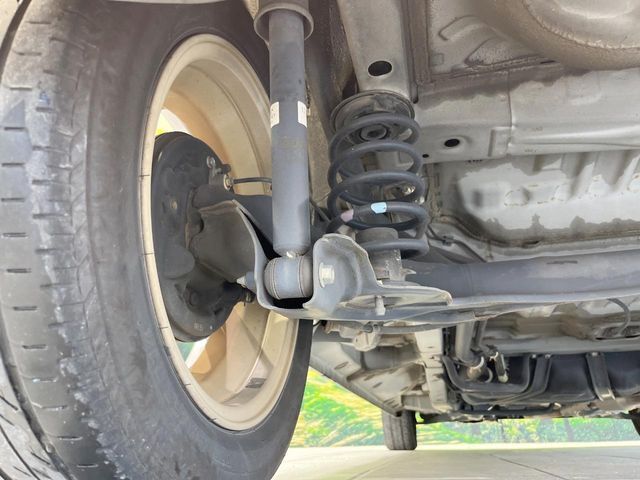 お車を安心してお乗りいただく為には、足回りの定期点検が欠かせません。サービスサポート（有償保証）では無料点検もご提供しており、安心のカーライフをお過ごしいただけるサポート体制が整っています。