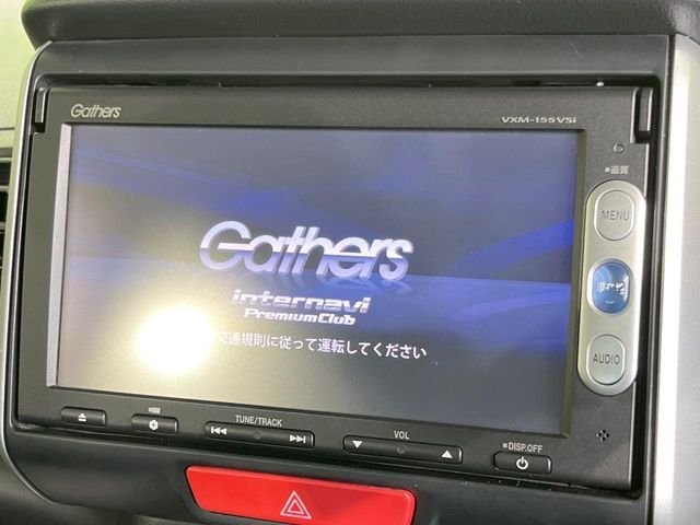 【純正ナビ】人気の純正ナビを装備しております。ナビの使いやすさはもちろん、オーディオ機能も充実！キャンプや旅行はもちろん、通勤や買い物など普段のドライブも楽しくなるはず♪