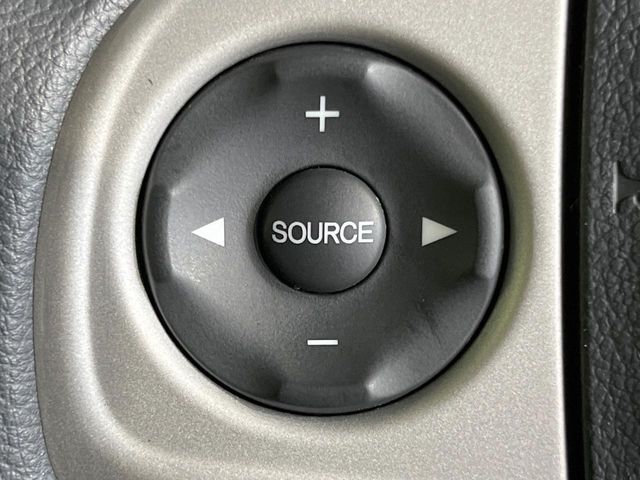 【ステアリングスイッチ】運転中、前方から目線をそらすことなく、オーディオ等の操作が可能な便利機能！安心＆快適なドライブを演出してくれます♪