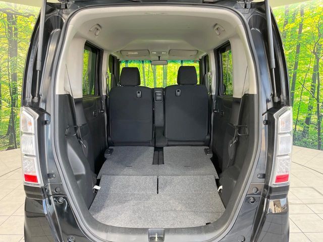 普段のお買い物や通勤、送迎等に十分な荷室スペースを確保しております。セカンドシートを倒すと、大きな荷物の積載も可能です♪