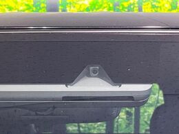 【トヨタセーフティセンス】走行中に前方の車両等を認識し、衝突しそうな時は警報とブレーキで衝突回避と被害軽減をアシスト。より安全にドライブをお楽しみいただけます。