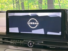 【メーカー純正ナビ】インテリアに溶け込むスタイリッシュな「専用設計」メーカーナビを装備♪視認性や操作性など基本性能にも優れ、より上質なカーライフをお楽しみいただけます。