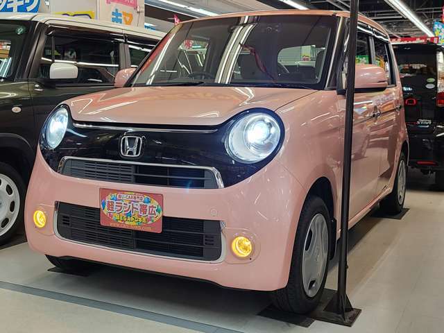 屋内型展示場でゆっくりお車選びが可能です♪