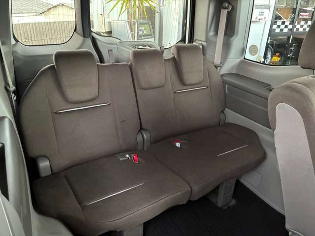 3列目シートは簡単に格納できます