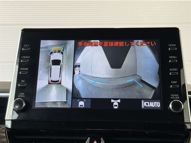 後方のモニターと併せ、前方の死角を確認するフロントモニターも装備！これで前後安心です♪