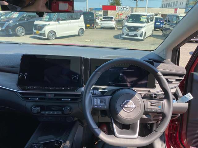 運転席・インパネまわりの画像です！キレイな車内でドライブがより一層快適にお楽しみいただけると思います！
