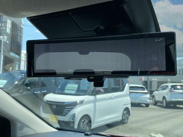インテリジェントルームミラーで後方の荷物を気にすることなく運転可能です。