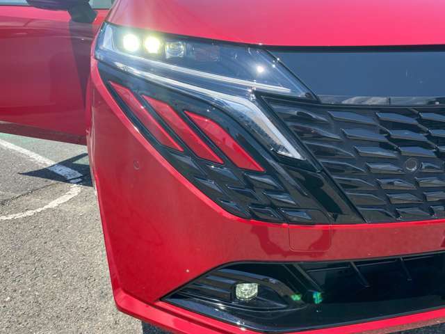 LEDヘッドランプ画像です。フォグランプもこんな感じのデザイン！