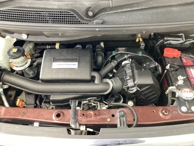 ホンダスタッフがしっかり整備して保証付きにてお渡し致します。エンジンルーム＆室内ルームともにクリーニング済みで清潔です。快適なドライブをお楽しみください。