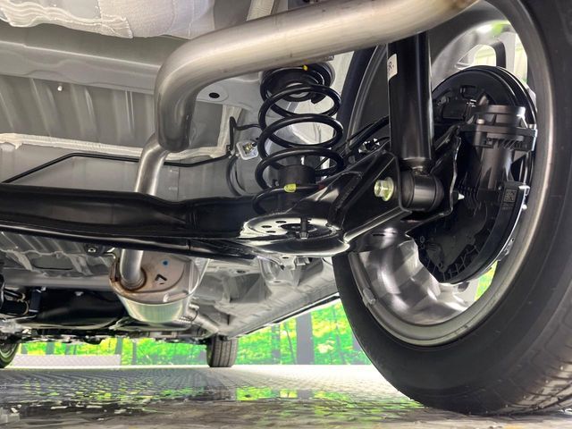 お車を安心してお乗りいただく為には、足回りの定期点検が欠かせません。サービスサポート（有償保証）では無料点検もご提供しており、安心のカーライフをお過ごしいただけるサポート体制が整っています。