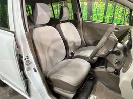 運転席シート廻りは使用感も少なく、良好な状態となっています。丁寧に使われていたことがよくわかりますね。