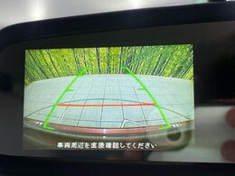 【バックカメラ】駐車時に後方がリアルタイム映像で確認できます。大型商業施設や立体駐車場での駐車時や、夜間のバック時に大活躍！運転スキルに関わらず、今や必須となった装備のひとつです！