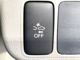 【スマートアシスト】走行中に前方の車両等を認識し、衝突しそうな時は警報とブレーキで衝突回避と被害軽減をアシスト。より安全にドライブをお楽しみいただけます。