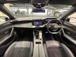 見通しの良いコックピットは普段のドライブに最適。運転しやすいお車となります。