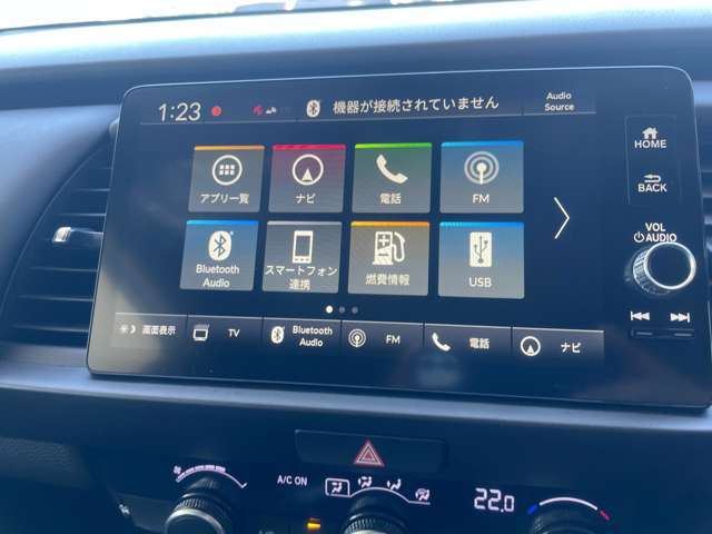 カーナビ付きです。カーナビの機能や保証につきましては、担当スタッフまでお尋ねください。