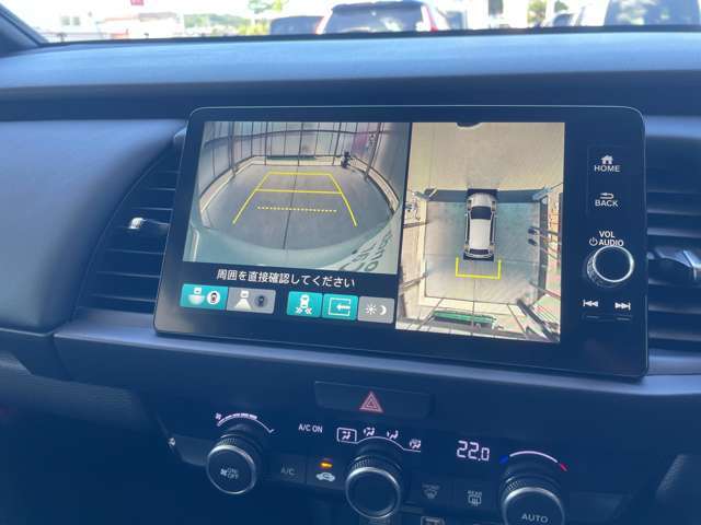 カーナビ付きです。カーナビの機能や保証につきましては、担当スタッフまでお尋ねください。