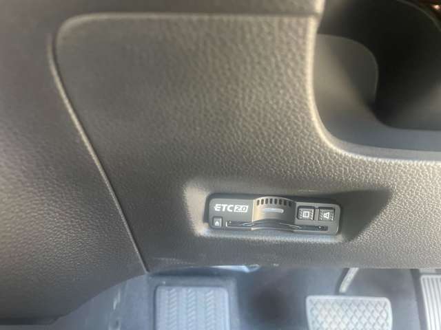 高速の出入りを楽にできるETC車載器付きです。