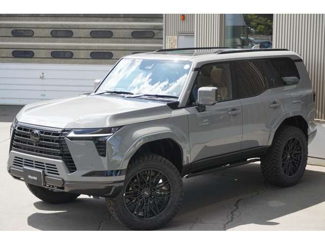 皆さんお待ちかね【リフトアップした凄いやつ】の入庫です〇　GX550　Ver.L　7人乗りです。　リフトUPからのVOSSEN　22AWもG00Dです〇お問い合わせはお早めに→0120-82-5555