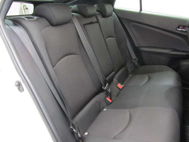 第三者機関の日本自動車鑑定協会（JAAA）・オートモービルインスペクション（AIS）の鑑定士による「344項目」の厳格な検査済！見た目では判断がつかない箇所もチェック済で車両鑑定書を発行しております！