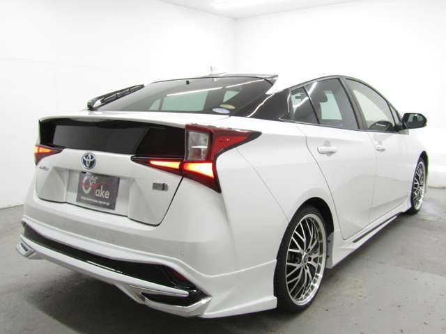 新品フルエアロ・新品19インチAW・新品タイヤ・LEDヘッドライト・LEDデイライト・LEDフォグランプ・LEDテールランプ付でエクステリアもドレスアップ済！キマってます！！