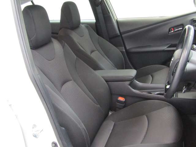 本革調シートカバー・本革シート張替も格安にて承ります！アルカンターラ・コンビカラー等々、お気軽に御相談下さい！！