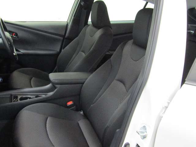 本革調シートカバー・本革シート張替も格安にて承ります！アルカンターラ・コンビカラー等々、お気軽に御相談下さい！！