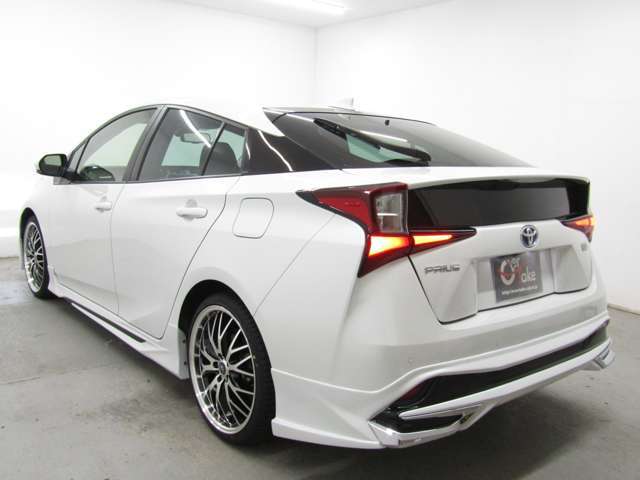 新品フルエアロ・新品19インチAW・新品タイヤ・LEDヘッドライト・LEDデイライト・LEDフォグランプ・LEDテールランプ付でエクステリアもドレスアップ済！キマってます！！