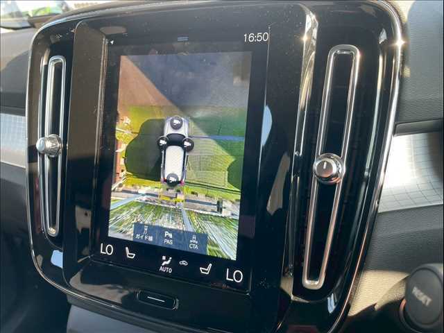 「アラウンドビューモニター」を装備で駐車が苦手な方でも安心です。