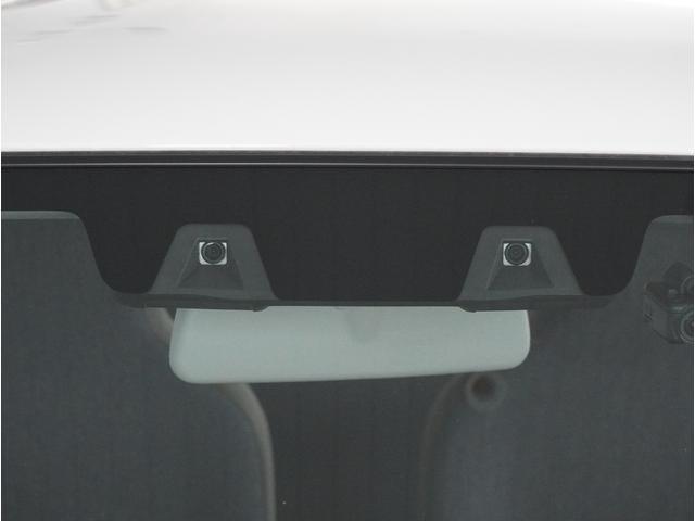 【デュアルカメラブレーキサポート】2つのカメラが前方の歩行者やクルマを検知し、衝突事故時の被害を軽減します。