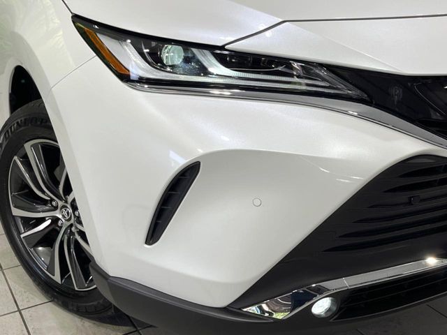 【LEDヘッドライト】悪天候や夜間走行時も良好な視界を確保し安心して運転できる高輝度LEDヘッドライトを装備！点灯速度が早く、消費電力も抑えられています。