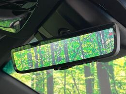 【デジタルインナーミラー】後席の大きな荷物や同乗者で後方が確認しづらい時でも安心！カメラが撮影した車両後方の映像をルームミラー内に表示。クリアな視界で状況の確認が可能です！