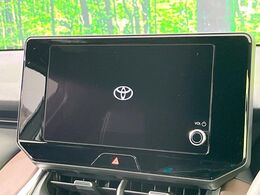 【8インチ　ディスプレイオーディオ】大画面のディスプレイはAppleCarPlayやAndroidAutoが利用可能。大きな画面でスマホナビアプリ等が利用いただけます♪