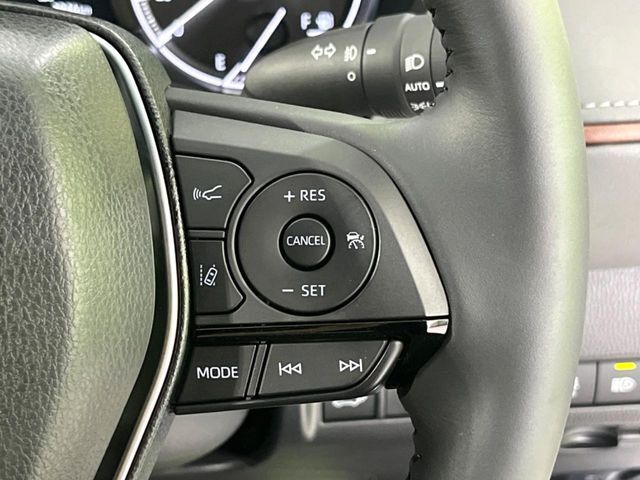 【レーダークルーズコントロール】高速道路での長距離走行が楽に！！自動で速度を保つクルーズコントロールが、衝突軽減システムと連携し、前方の車両を感知して車間を保つように速度調節してくれます！！