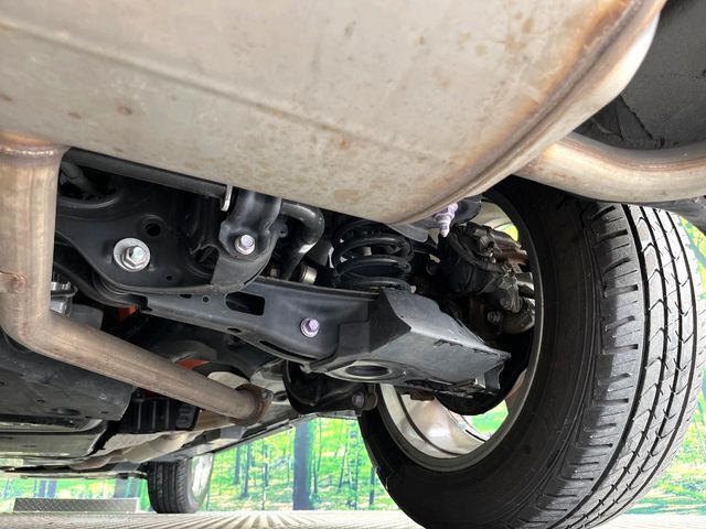 お車を安心してお乗りいただく為には、足回りの定期点検が欠かせません。サービスサポート（有償保証）では無料点検もご提供しており、安心のカーライフをお過ごしいただけるサポート体制が整っています。