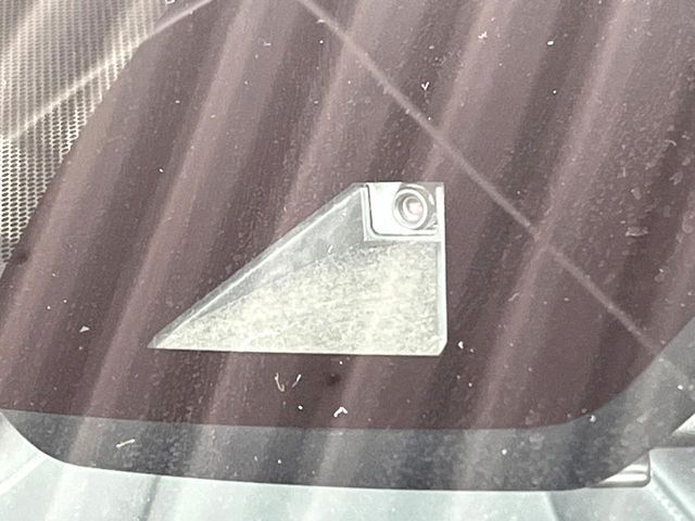 【トヨタセーフティセンス】走行中に前方の車両等を認識し、衝突しそうな時は警報とブレーキで衝突回避と被害軽減をアシスト。より安全にドライブをお楽しみいただけます。
