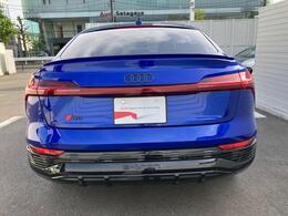 当店はアウディジャパン販売の取扱車両でしたら、どちらの店舗のお車でもお取り寄せ可能です。