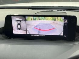 【360°ビューモニター】専用のカメラにより、上から見下ろしたような視点で360度クルマの周囲を確認することができます☆死角部分も確認しやすく、狭い場所での切り返しや駐車もスムーズに行えます。