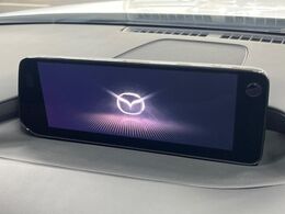 【純正ナビ】人気の純正ナビを装備。オーディオ機能も充実しており、Bluetooth接続すればお持ちのスマホやMP3プレイヤーの音楽を再生可能！毎日の運転がさらに楽しくなります！！