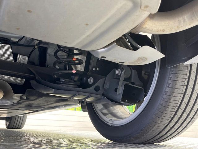お車を安心してお乗りいただく為には、足回りの定期点検が欠かせません。サービスサポート（有償保証）では無料点検もご提供しており、安心のカーライフをお過ごしいただけるサポート体制が整っています。