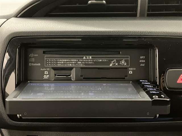 Bluetooth接続に対応しております。AM.FMラジオ　CDステレオです。TVも視聴可能です（停車時）