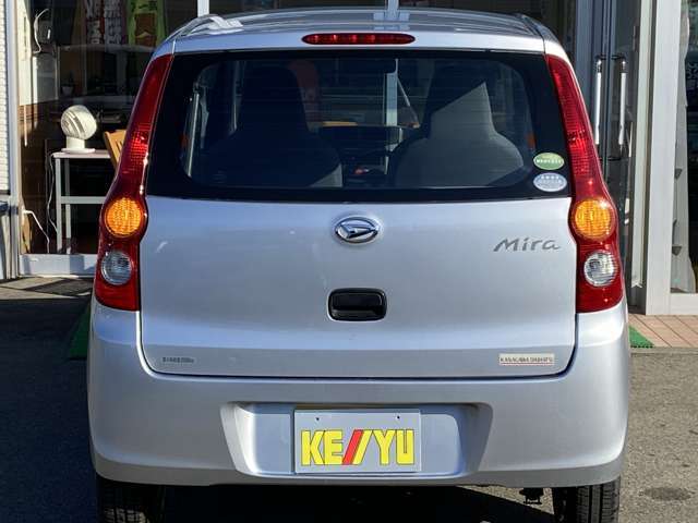 当社では「シェルグループ」製のエンジンオイルを使用しております。お客様にもお選び頂けるよう2グレードのオイルをご用意。販売時整備は全車交換しております。メンテナンスパックの無料交換でも使用！