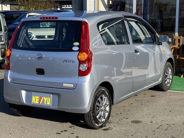 当社では「シェルグループ」製のエンジンオイルを使用しております。お客様にもお選び頂けるよう2グレードのオイルをご用意。販売時整備は全車交換しております。メンテナンスパックの無料交換でも使用！