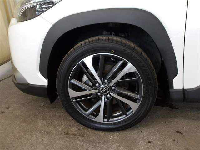 純正18インチアルミホイール装備です☆タイヤ4本交換済です♪