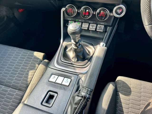 お車は納車前に点検、内外装クリーニングを行い、納車後スグに気持ちよくドライブできるよう仕上げます♪