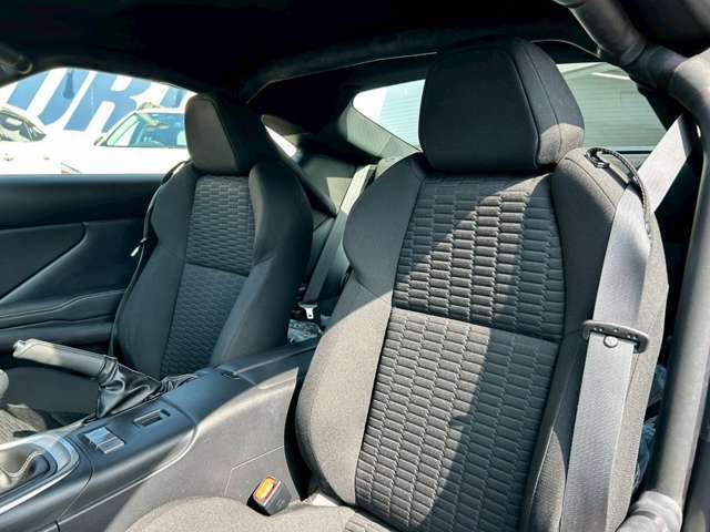 新車と違い中古車の場合は同じ車が入ってくることはございません。こちらのお車に興味を持って頂いたのも何かの縁かと思いますので、ご不明な点や気になる点などございましたらお気軽にご相談下さい。