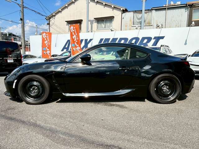下取りのお車もお任せください！ユーポスで買い取った車は「オークション」で速やかに販売します。確かな販売ルートがあるため、買い取り～販売までの期間が縮小、余分なコストを抑えることで高価買取を実現します。
