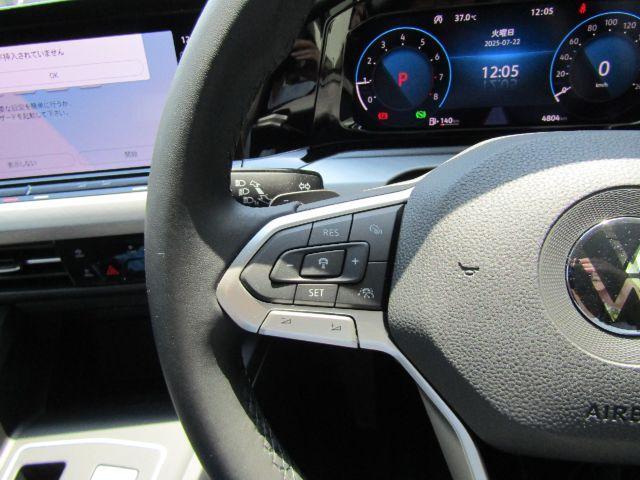 アダプティブクルーズコントロール「ACC」　あらかじめ設定されたスピードを上限に自動で加減速を行い、一定の間隔を維持することで、長距離走行などでのドライバーの疲労を低減させます